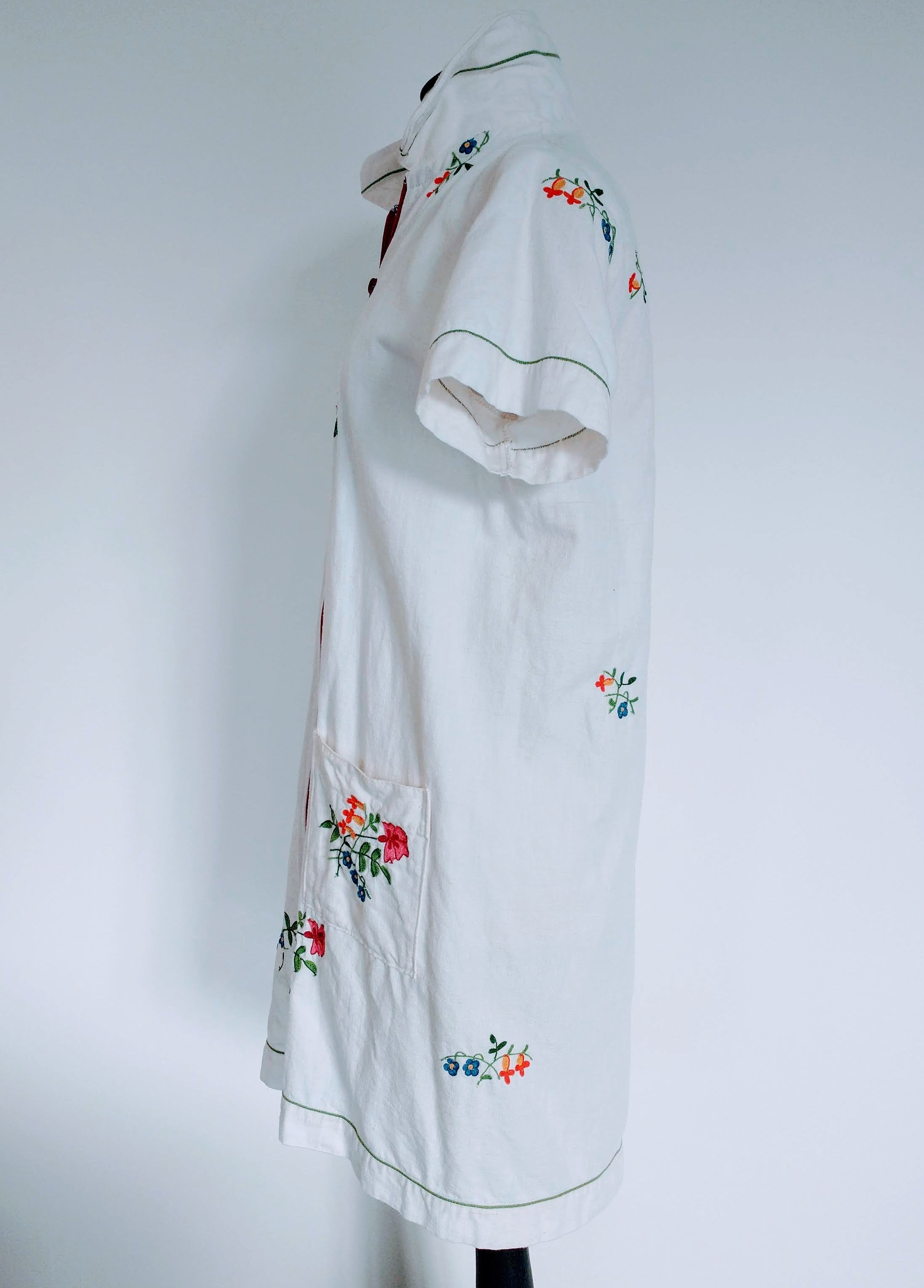 The ROBOUNE in hemp embroidered with flowers